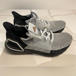 Women Adidas Ultraboost 19 size 7 NEW
